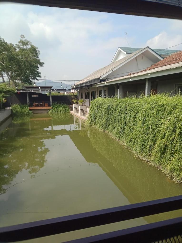 Backyard Guest House Banjar  Exterior photo