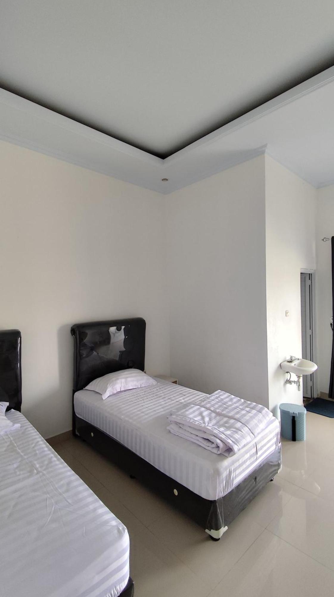 Backyard Guest House Banjar  Exterior photo